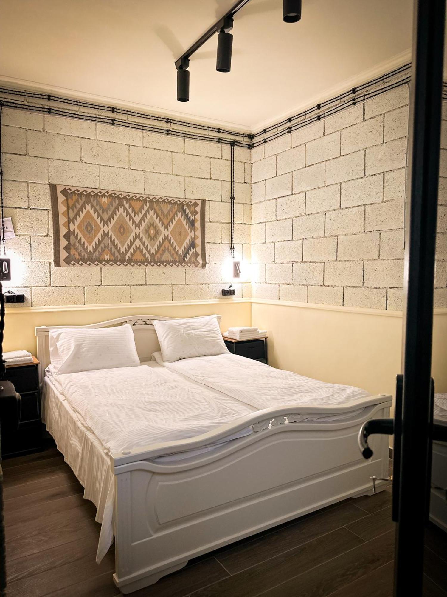Tiroents Hotel ギュムリ エクステリア 写真